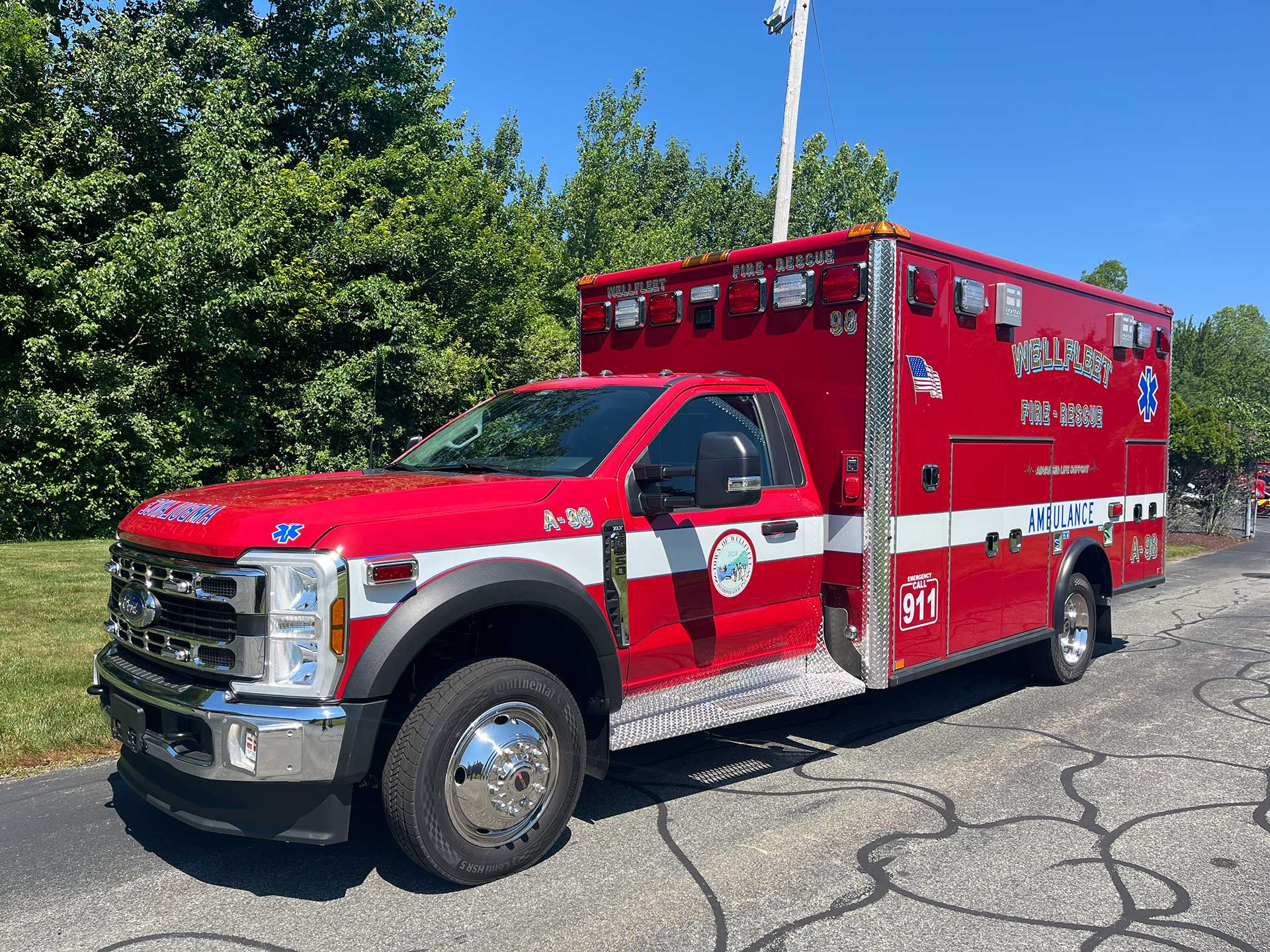 Wellfleet, MA - Horton / Ford F550 Type I Ambulance